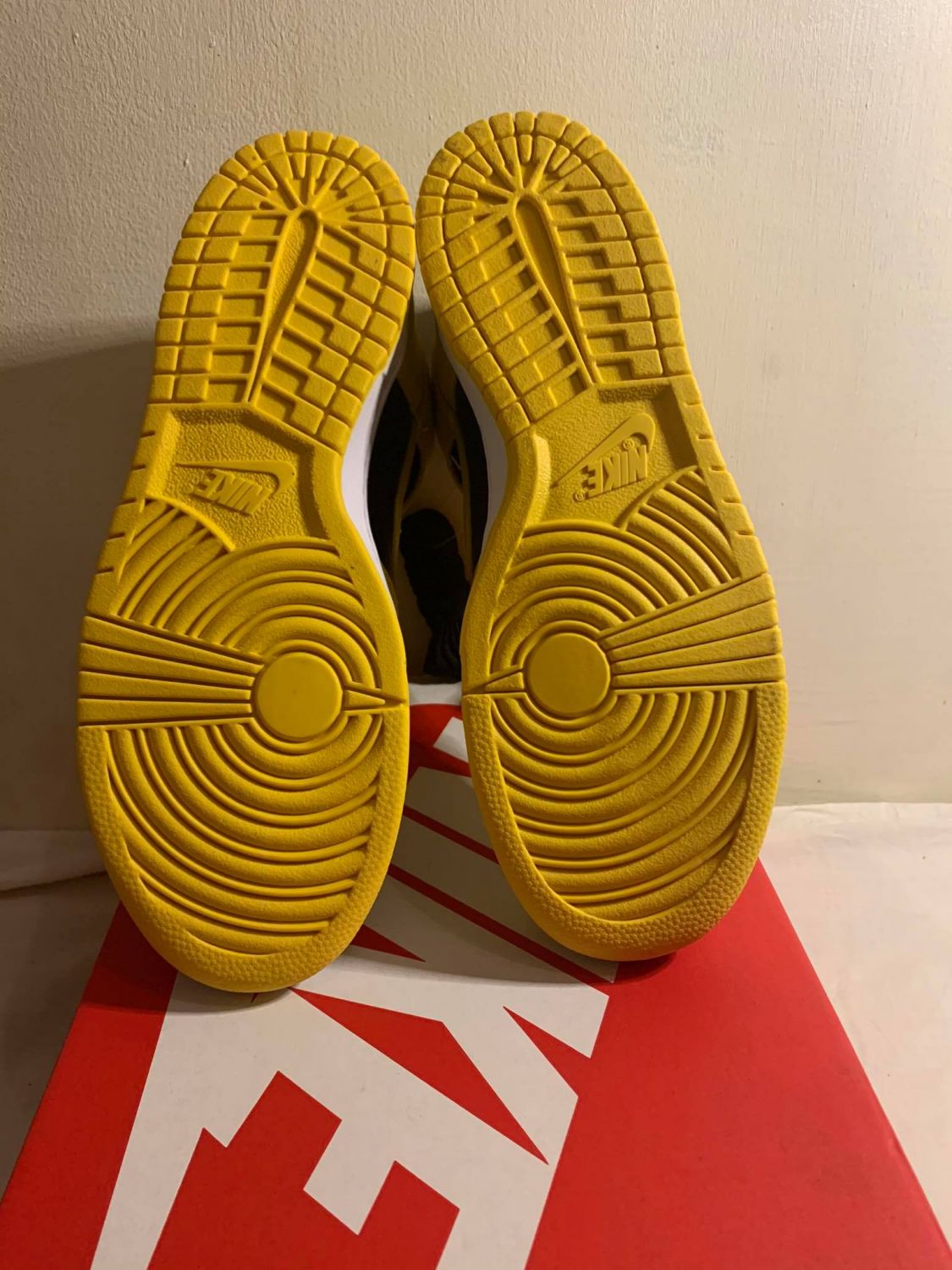 nike dunk high varsity maize stores