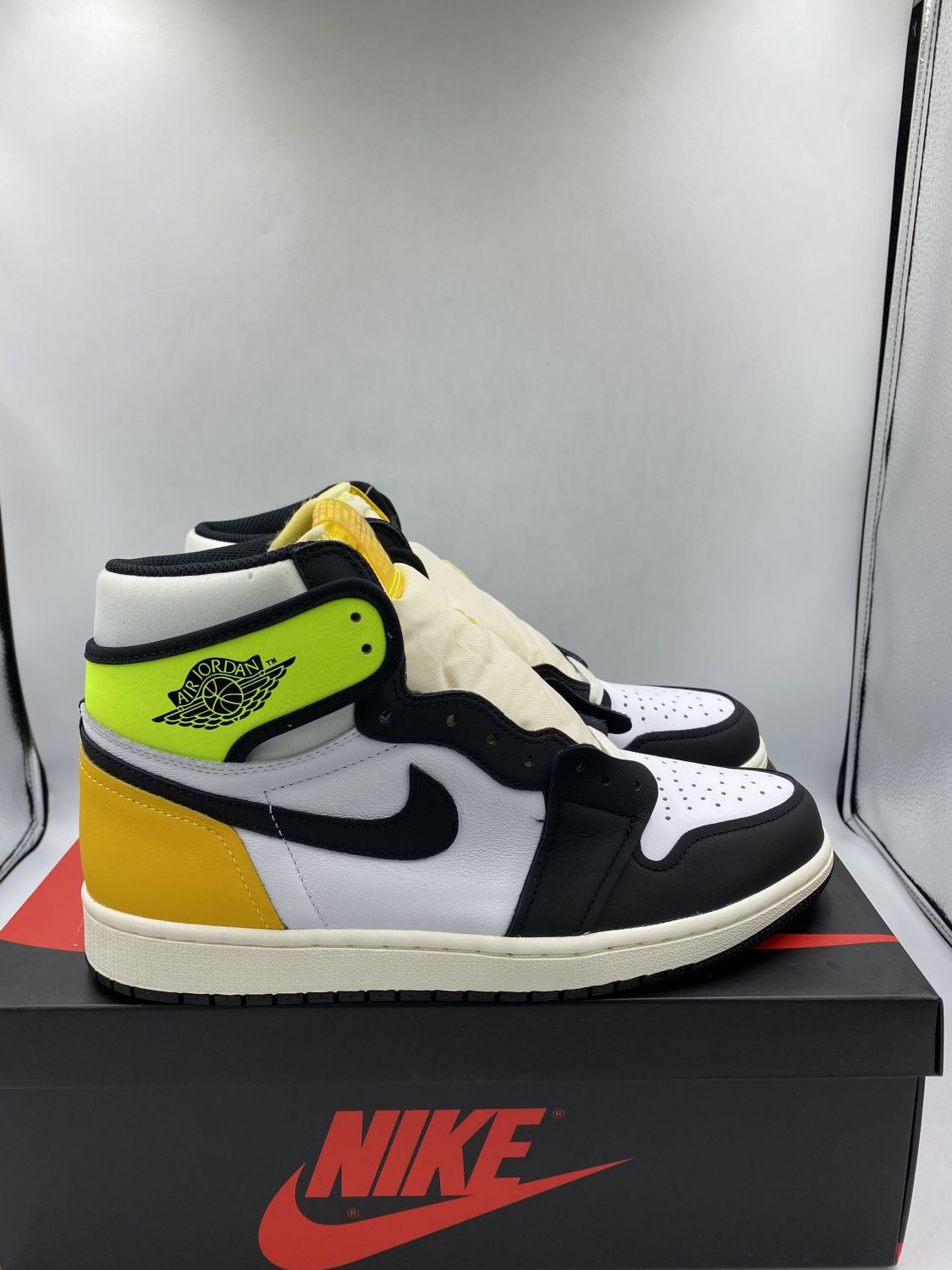jordan 1 og white black volt
