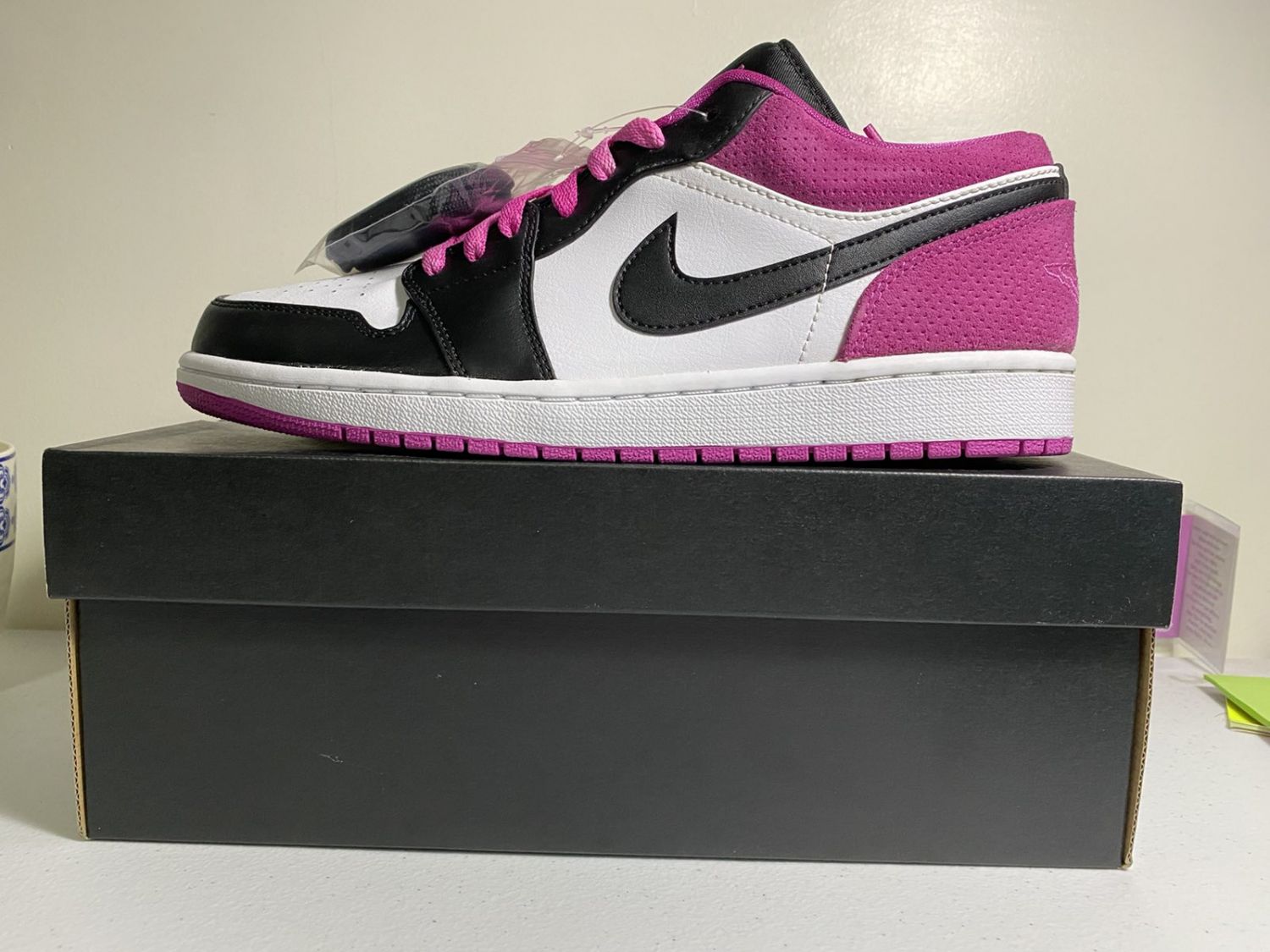 jordan 1 low black active fuchsia cyber