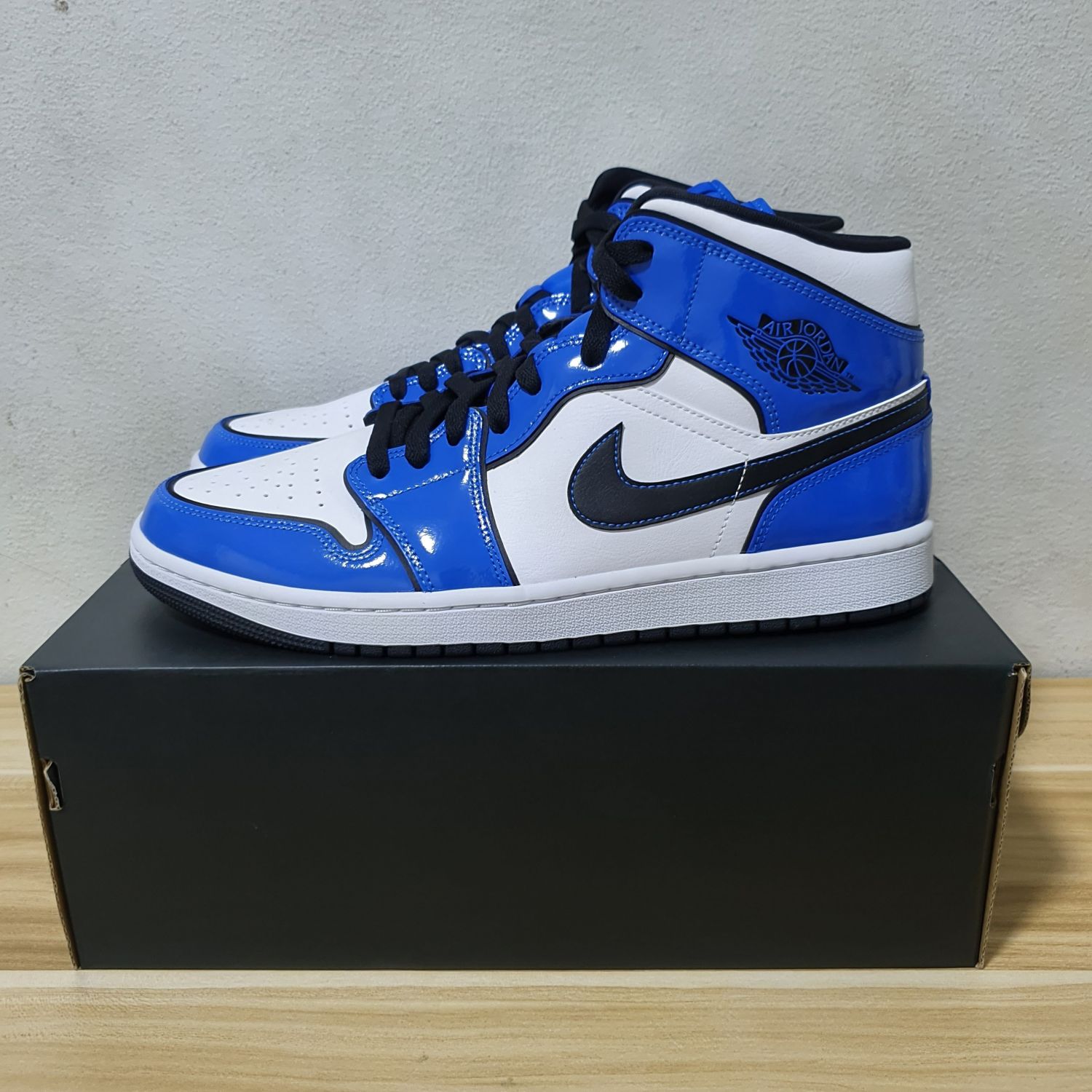 air jordan 1 se signal blue