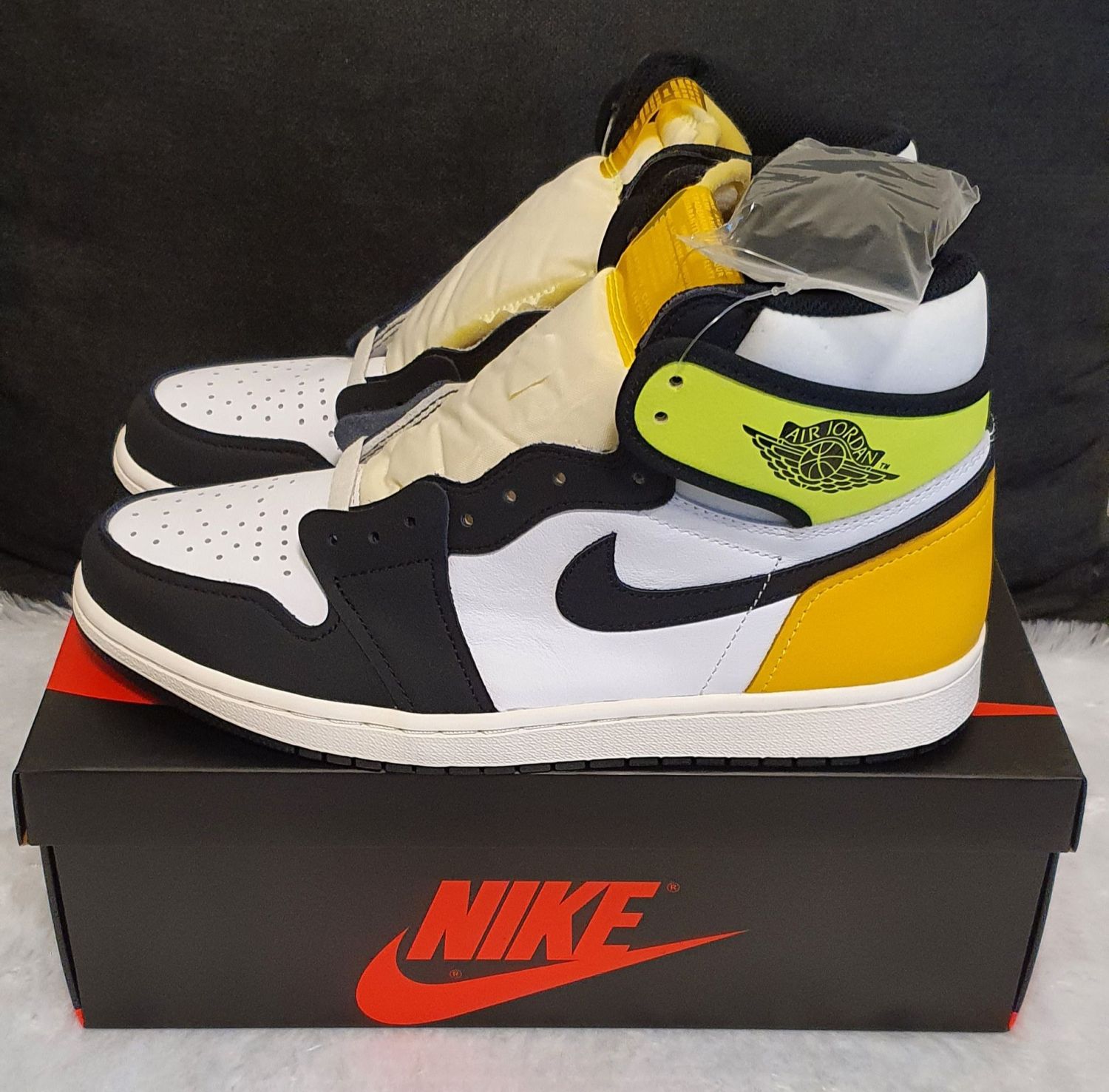 jordan 1 og white black volt