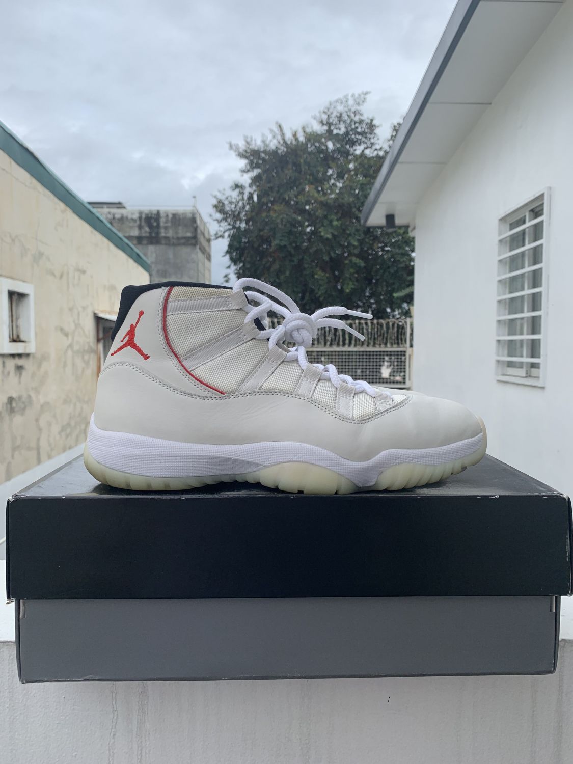 Jordan 11 clearance platinum tint box