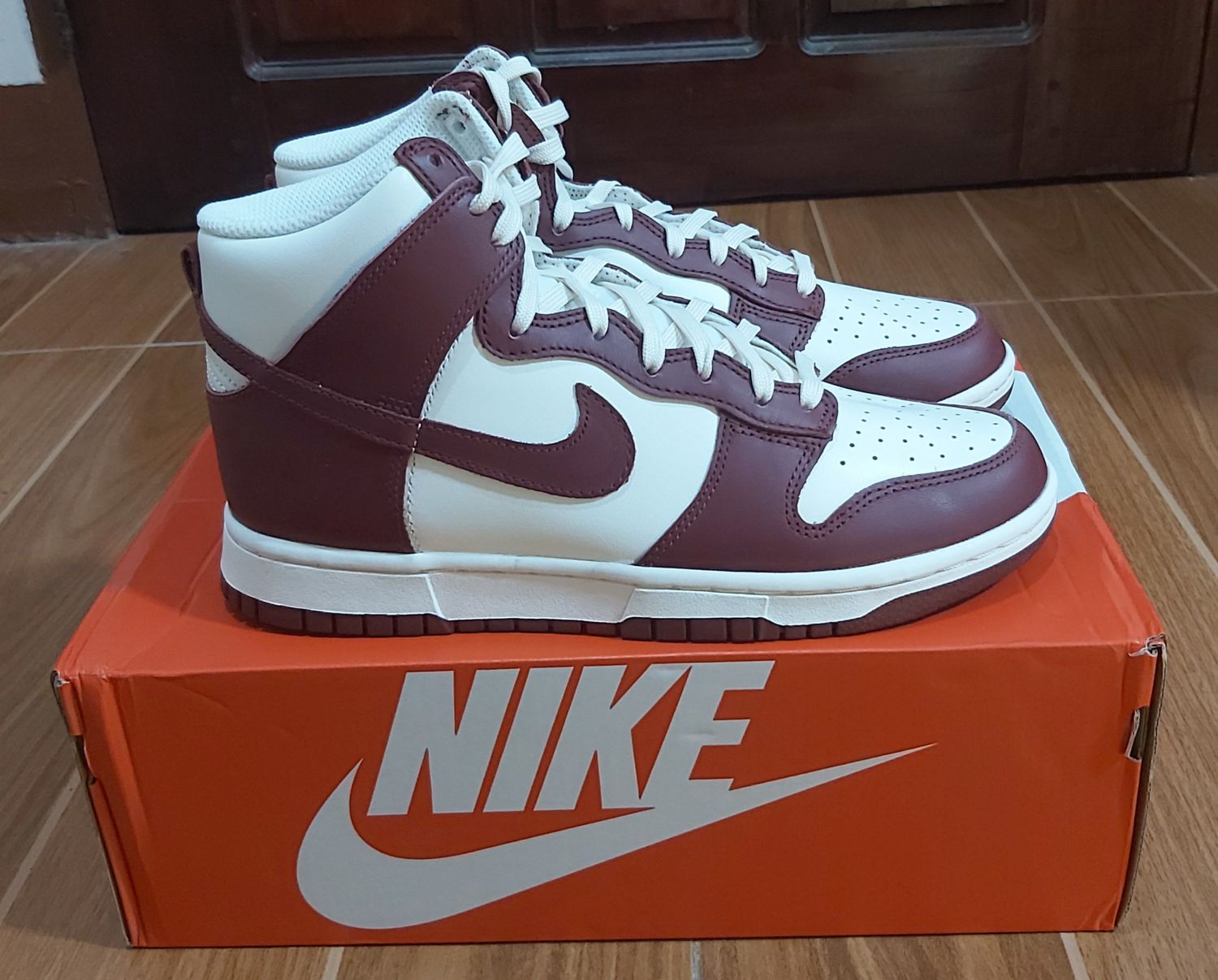 dunk high red sail