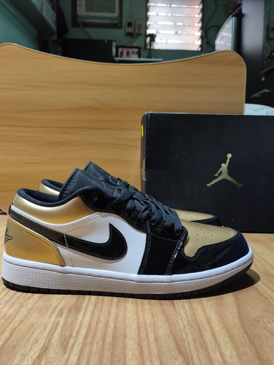 gold toe jordan 1 low