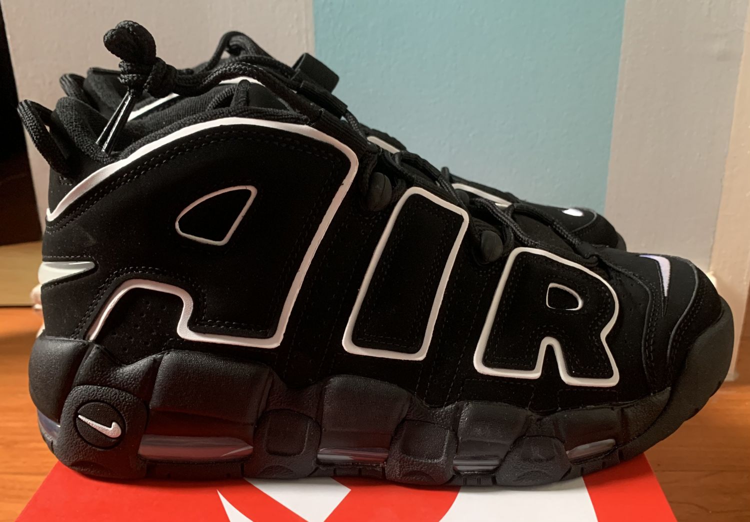 air uptempo black and white