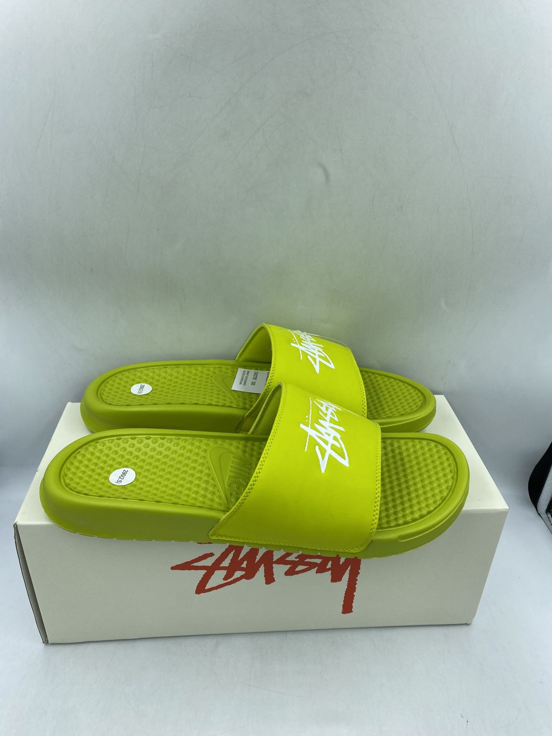 NIKE stussy BENASSI べナッシ　ボルトイエロー 29㎝ Stussy Nike Benassi Slide Release Date | SneakerNews.com