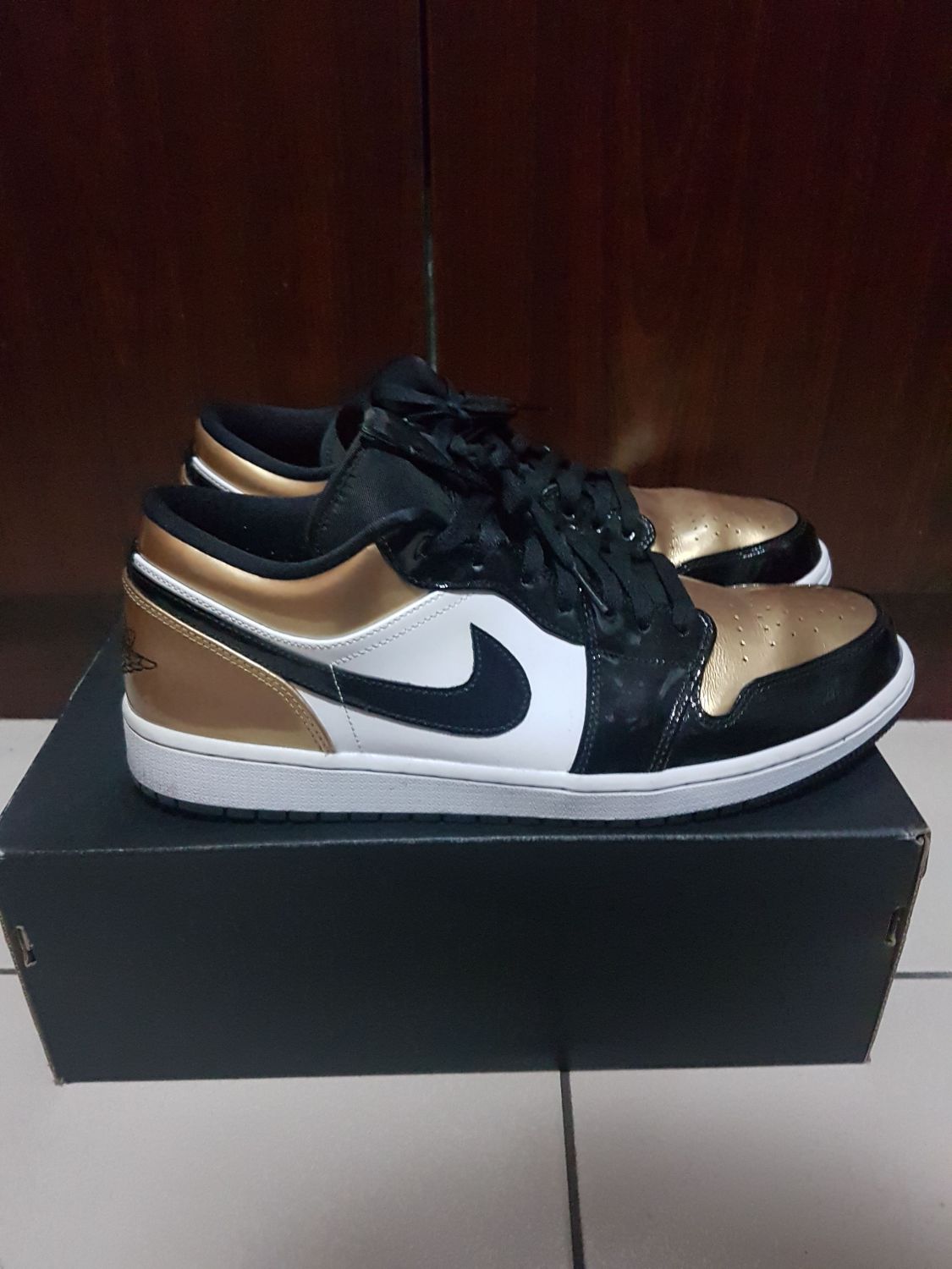 gold toe jordan 1 low