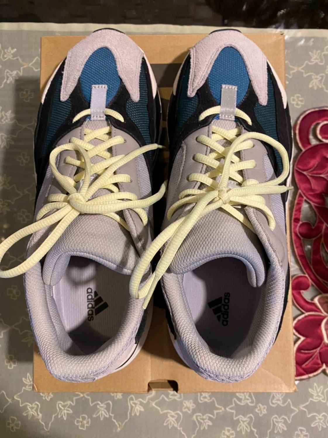 Yeezy cheap 700 srp