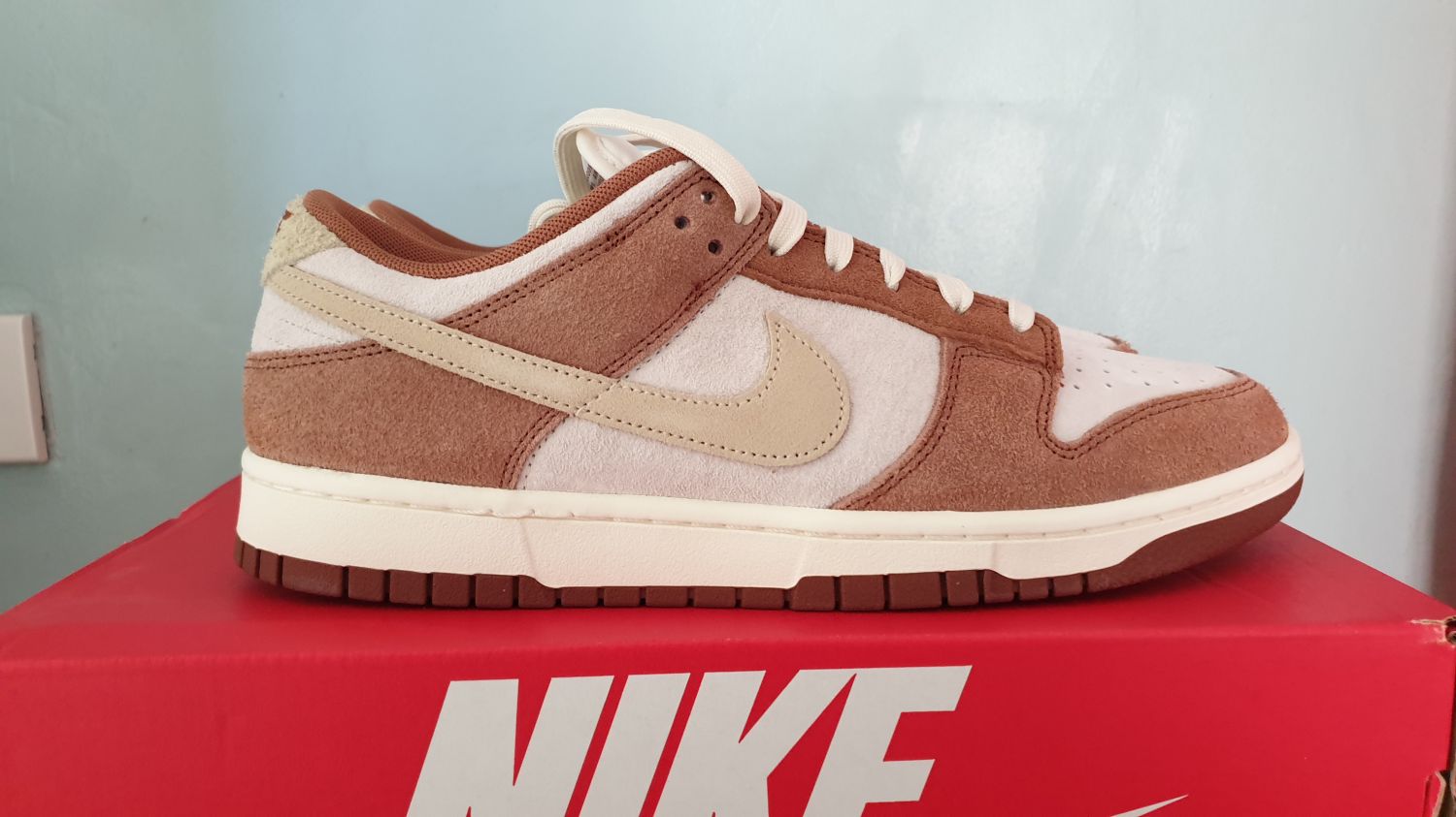 nike dunk low medium curry price
