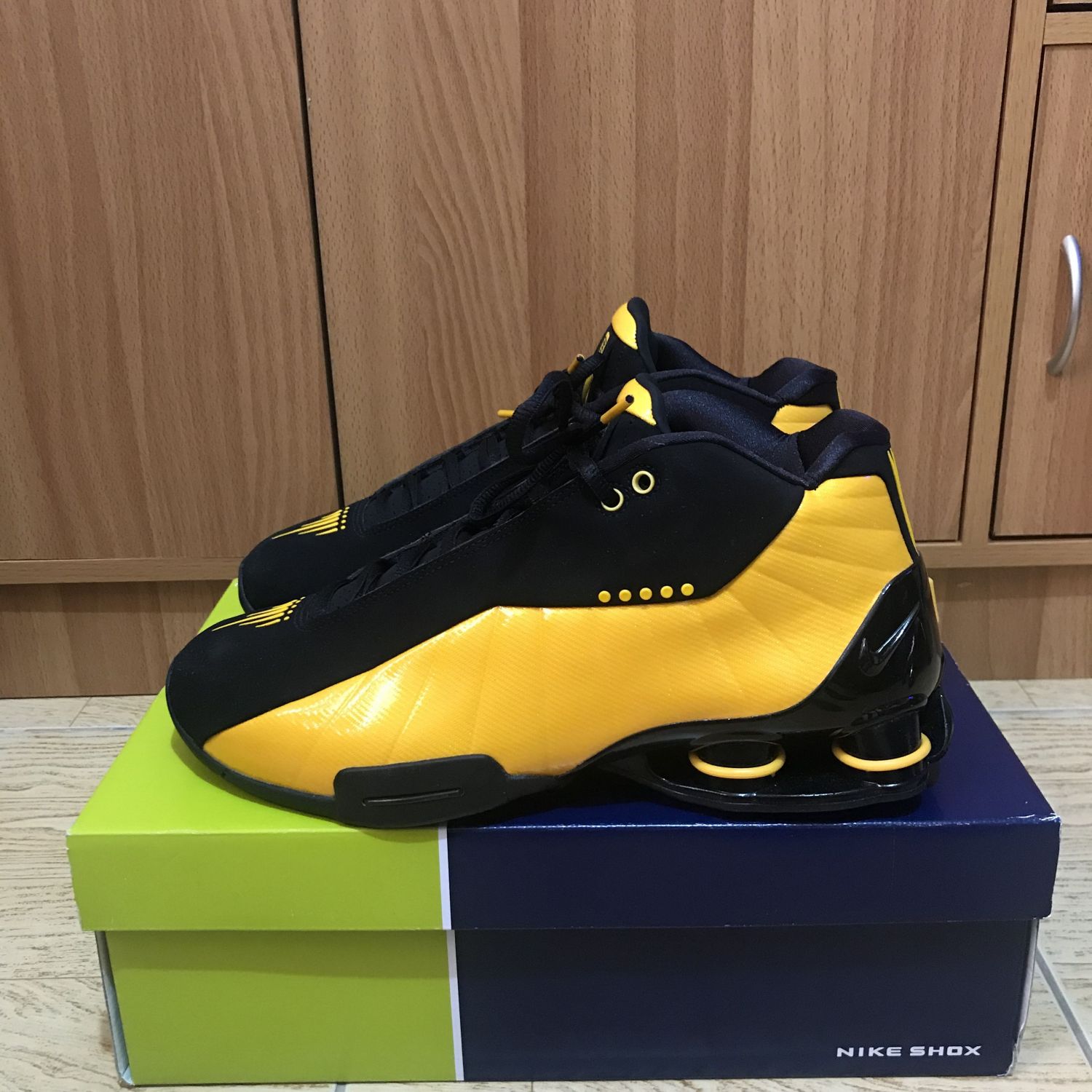 nike shox bb4 black university gold