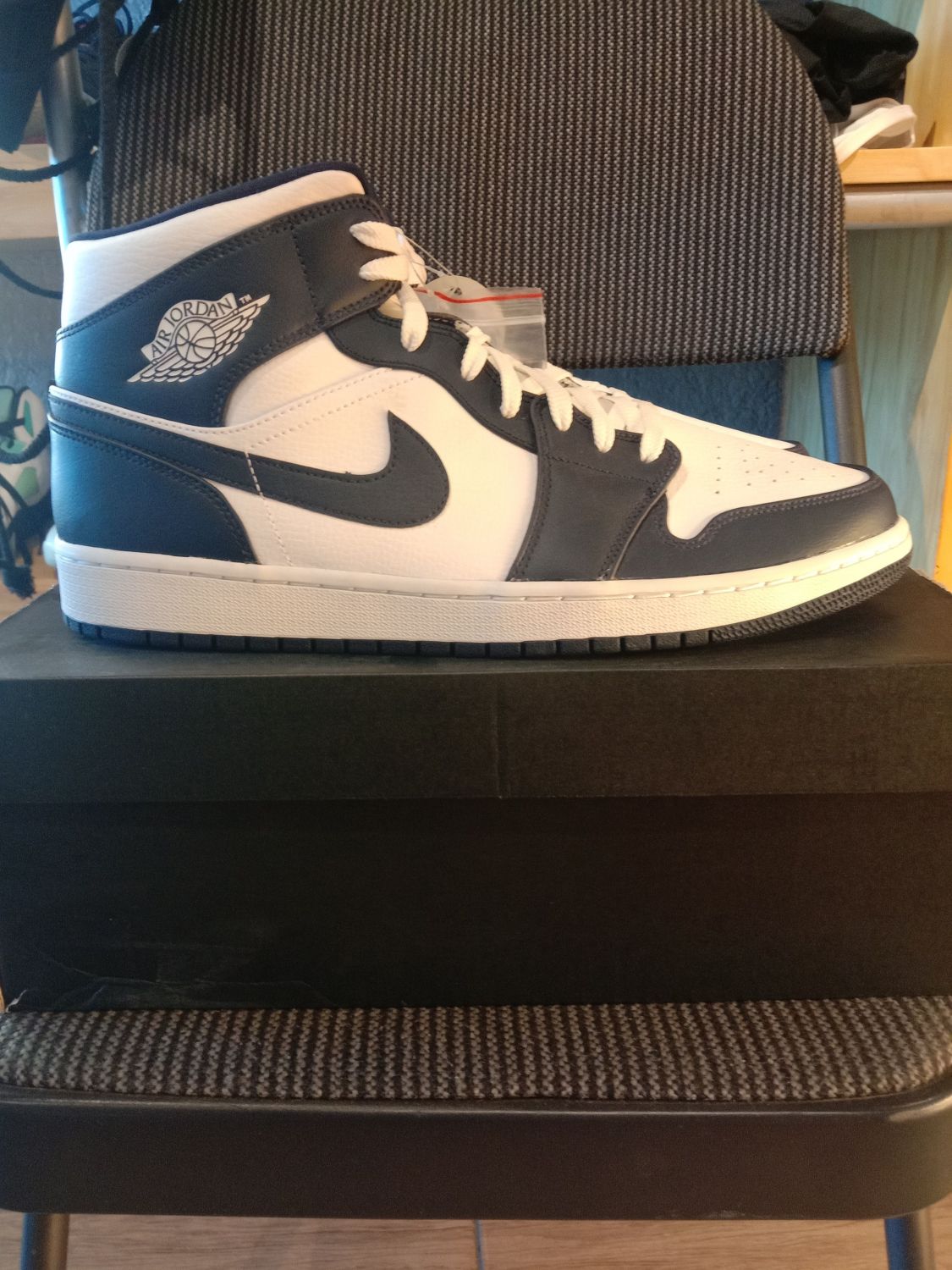 jordan 1 mid obsidian white gold