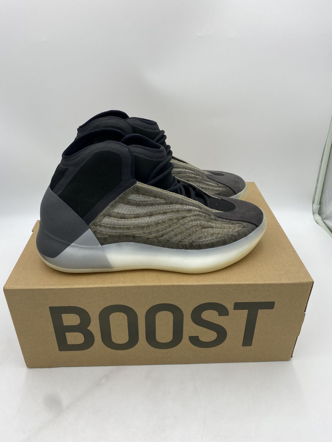 yeezy qntm uk