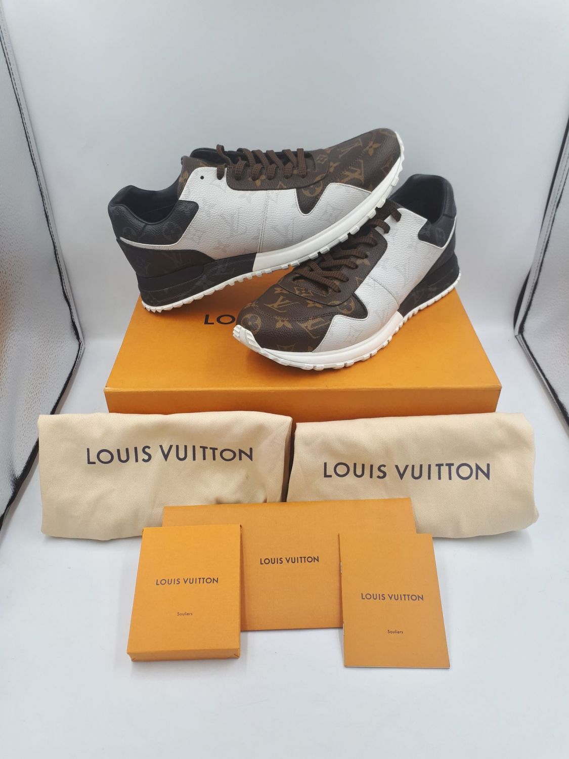 Louis Vuitton Run Away Sneaker Monogram Eclipse. Size 09.0