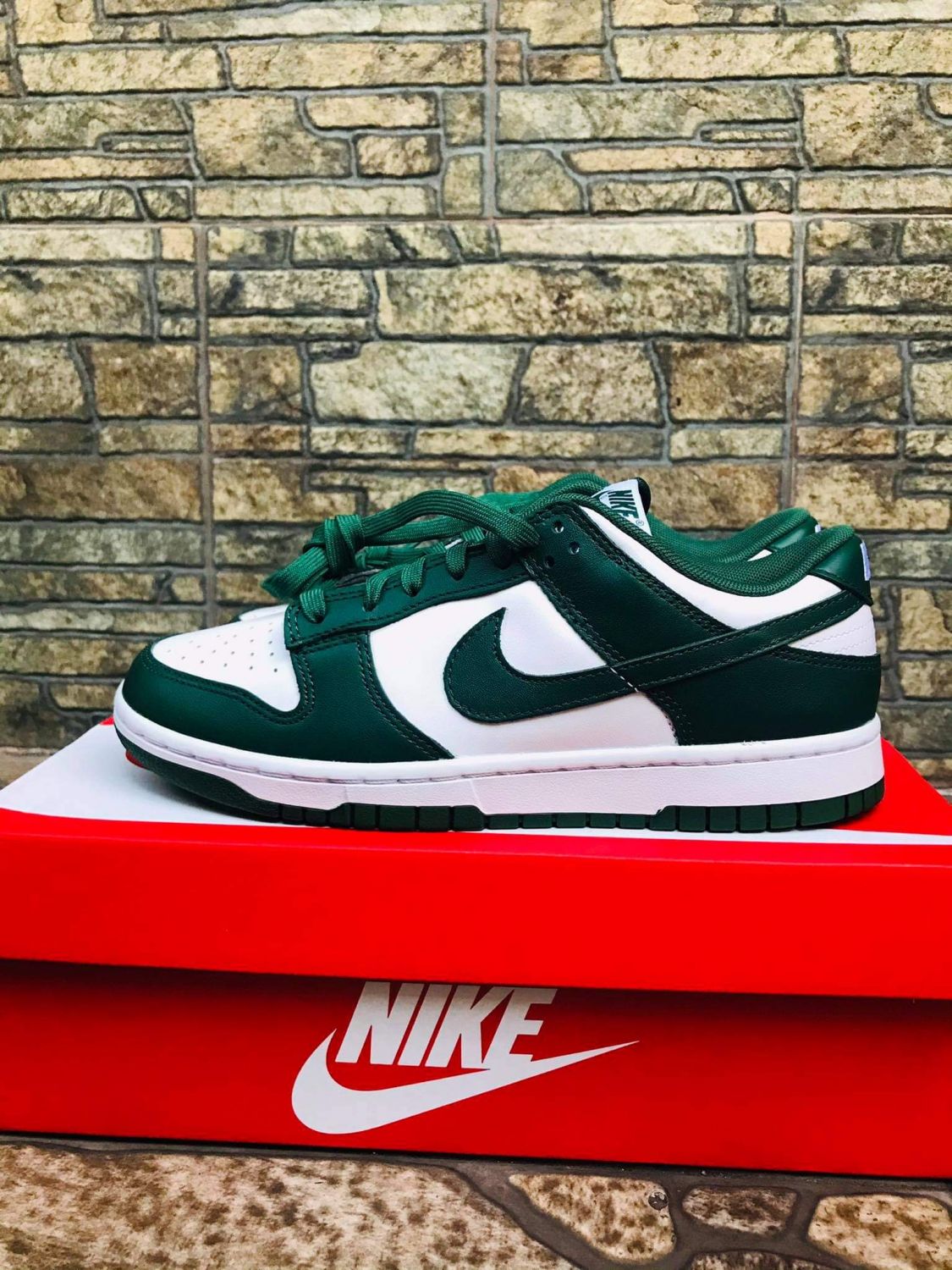 varsity green dunk low release date