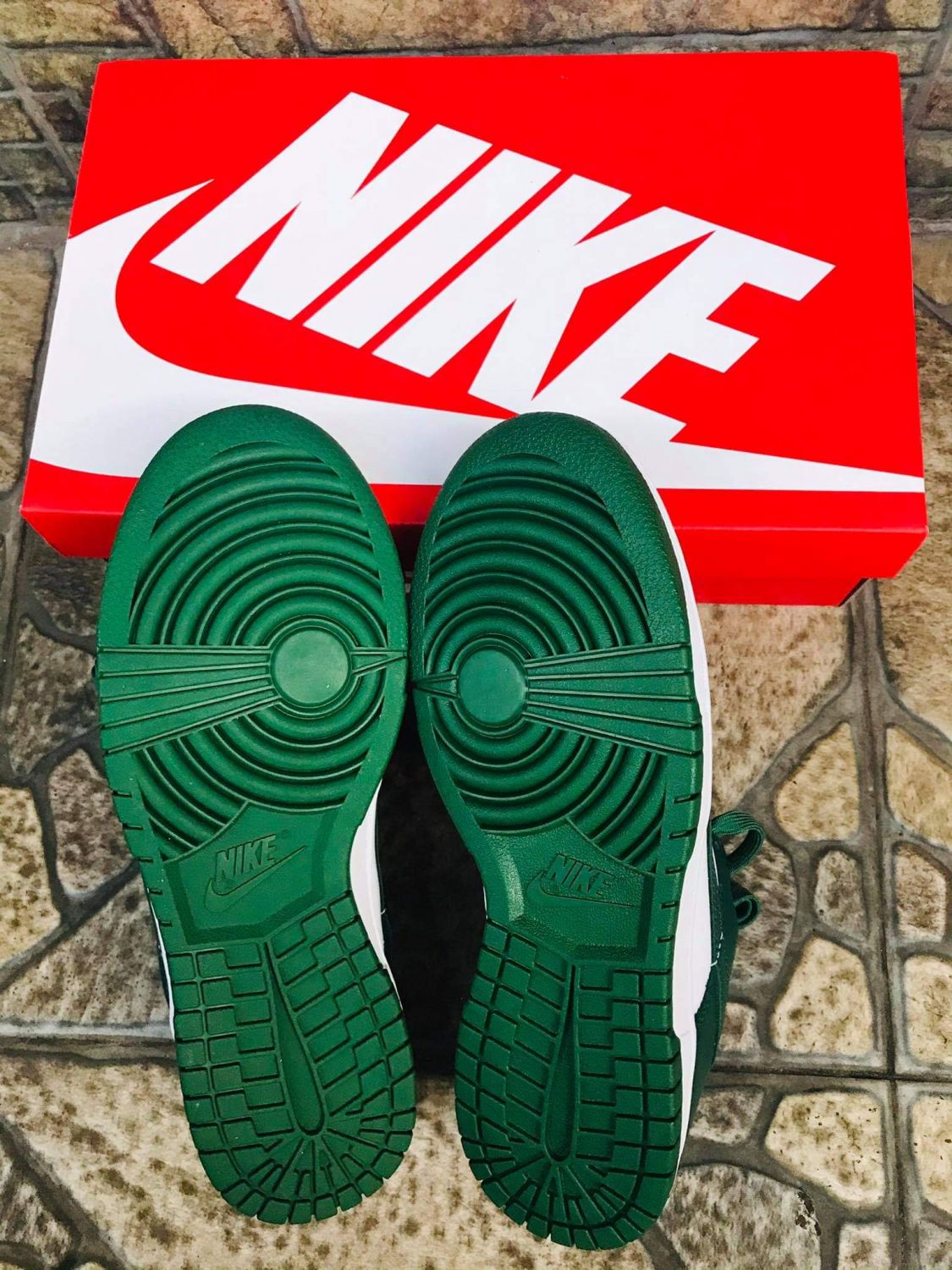 varsity green dunk low release date