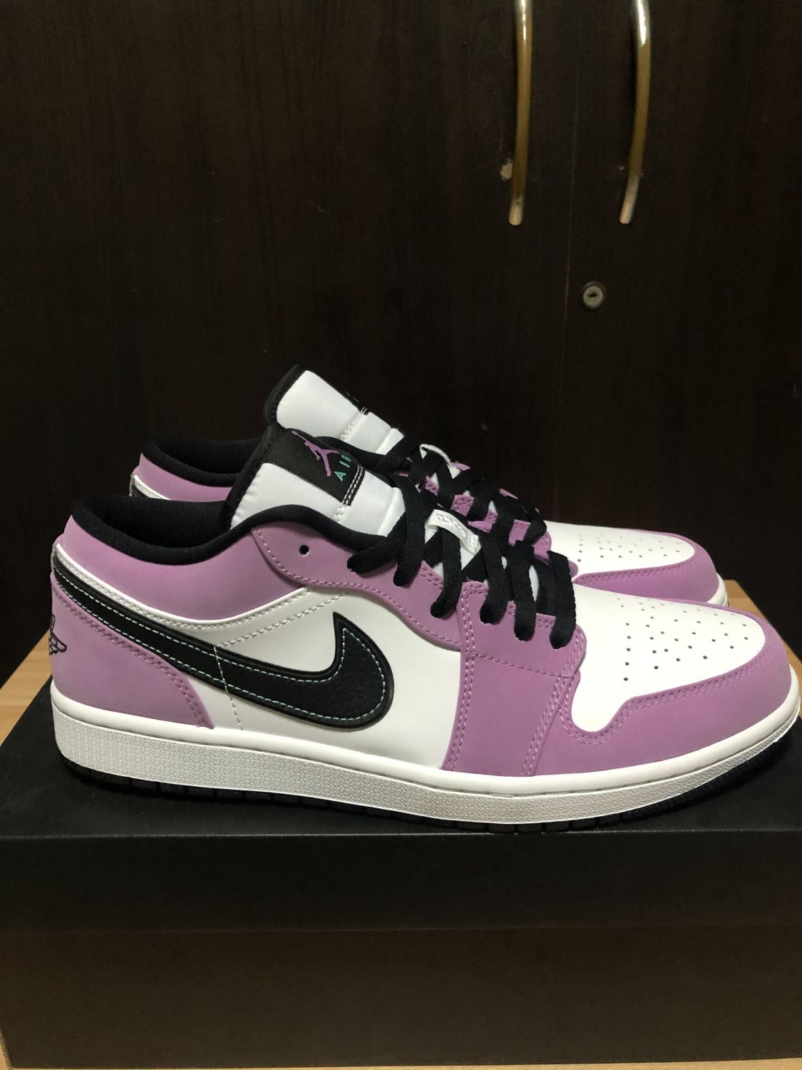 aj1 low violet