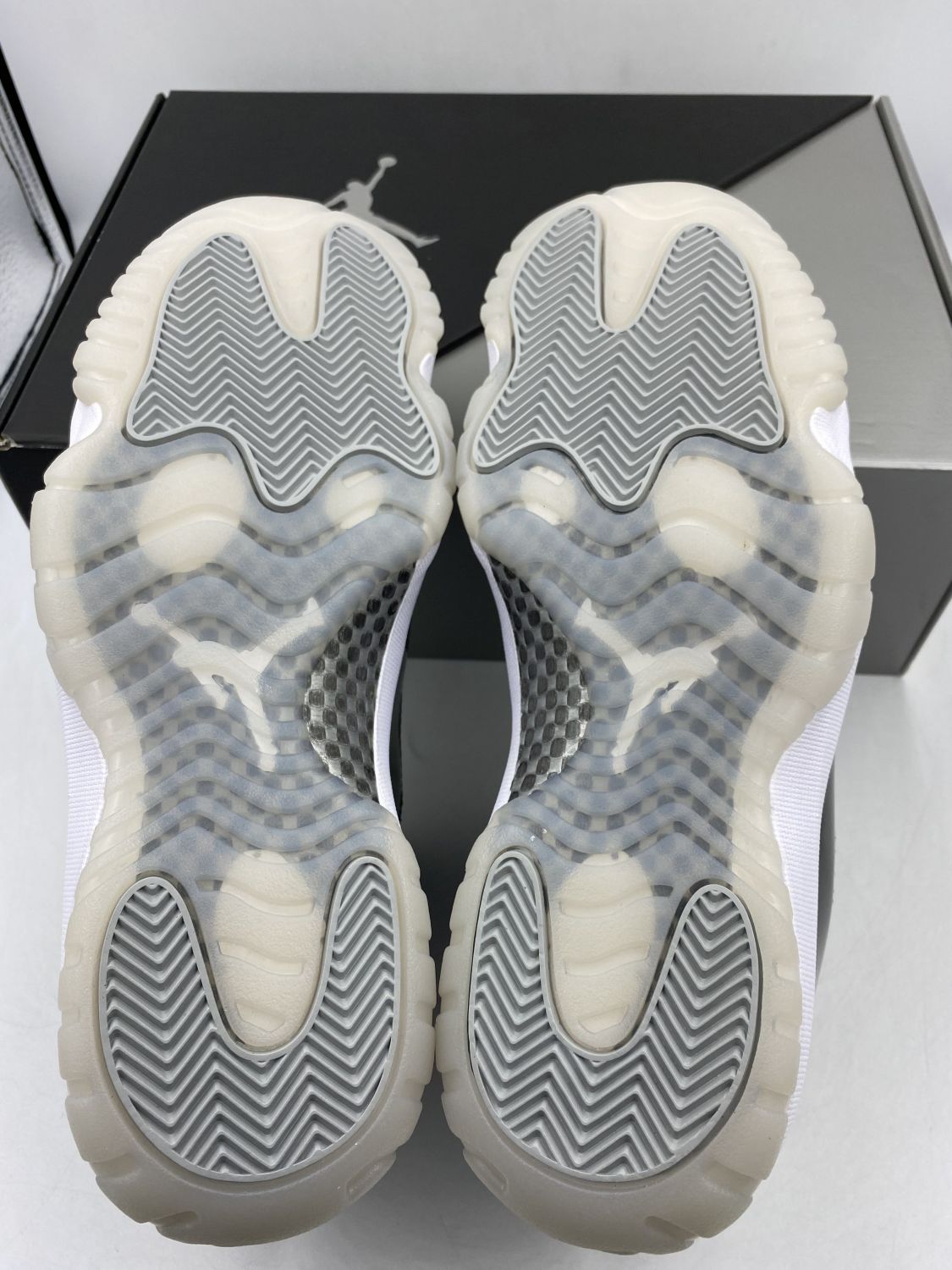 No.819,1518,1856 まとめ売り 235/40R18 95W XL ハイグリップ・スポーツタイヤ AZENIS RT615K+