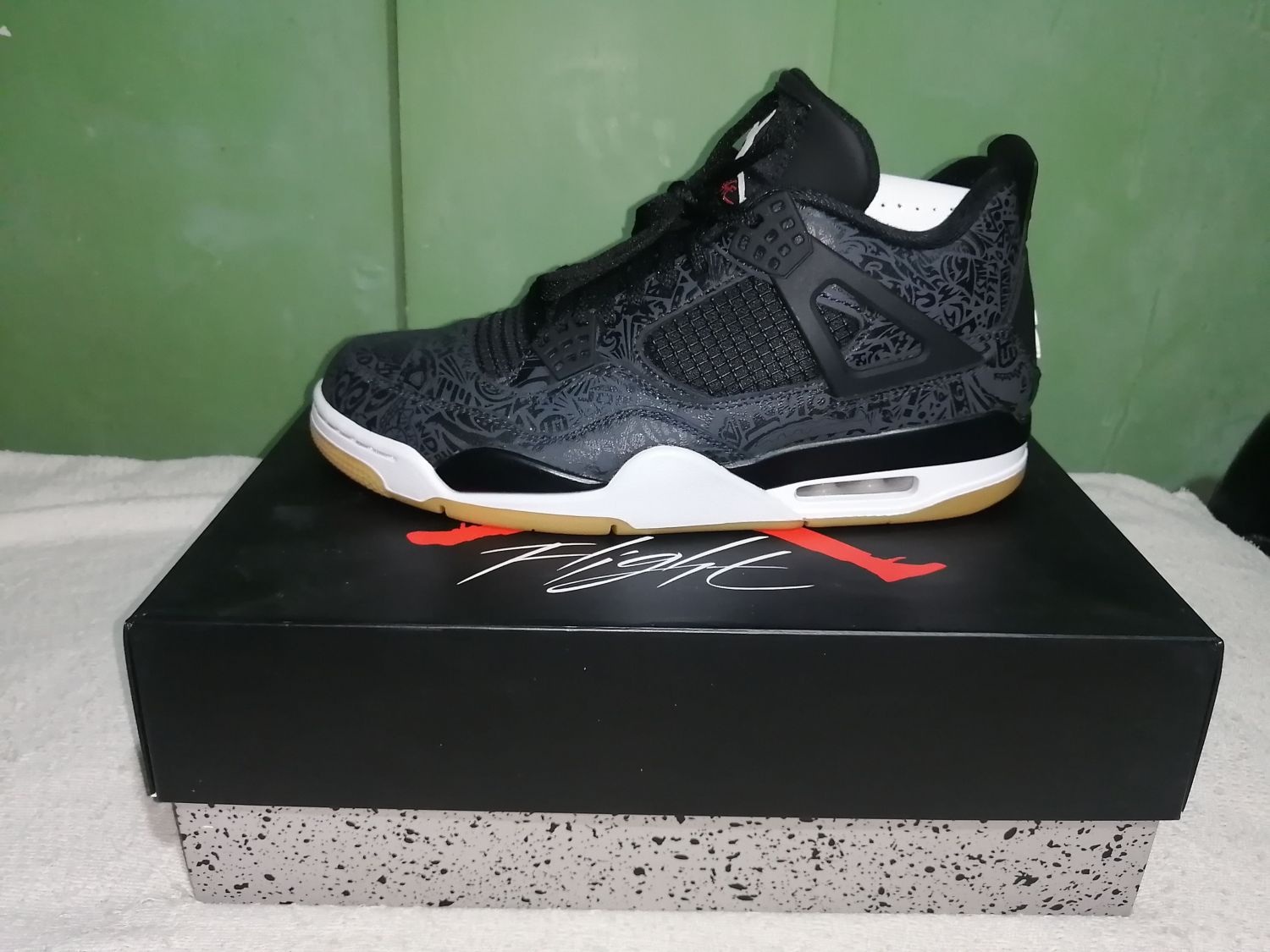 Jordan retro 4 se black gum on sale