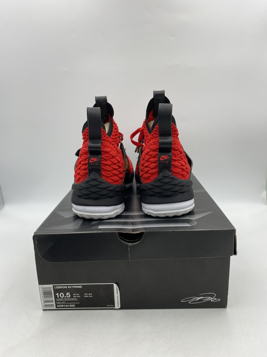 Lebron 15 deals turf red