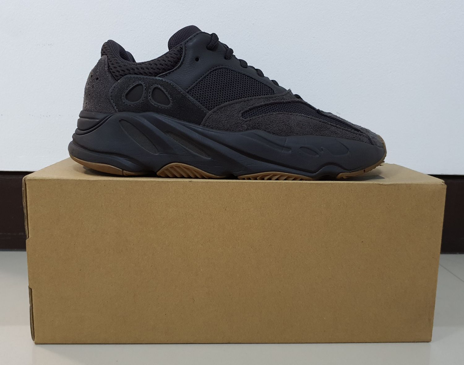 Yeezy on sale black gum