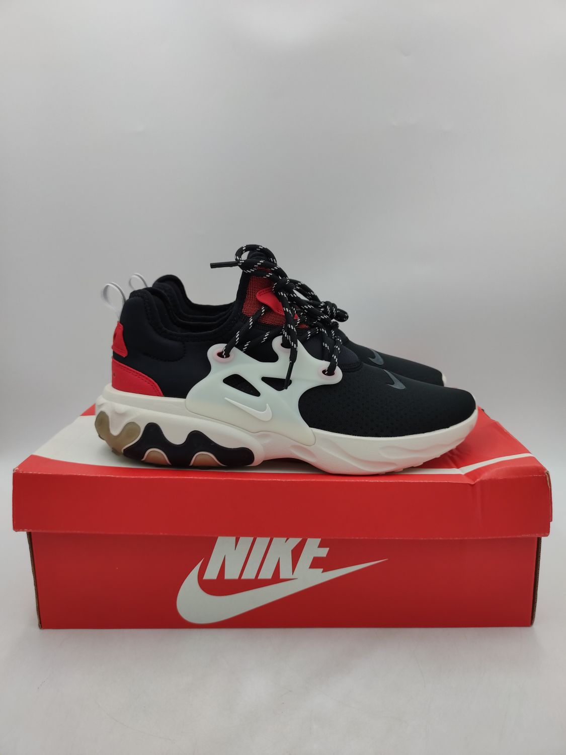 nike react presto black phantom university red