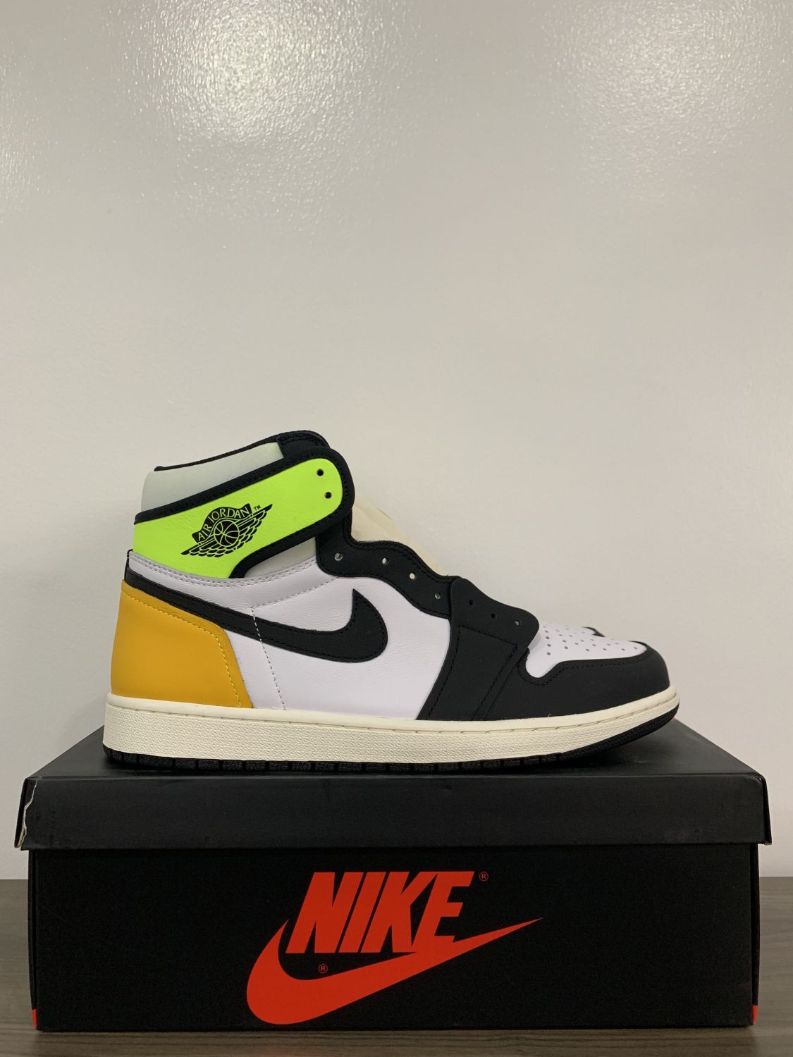 jordan 1 og white black volt