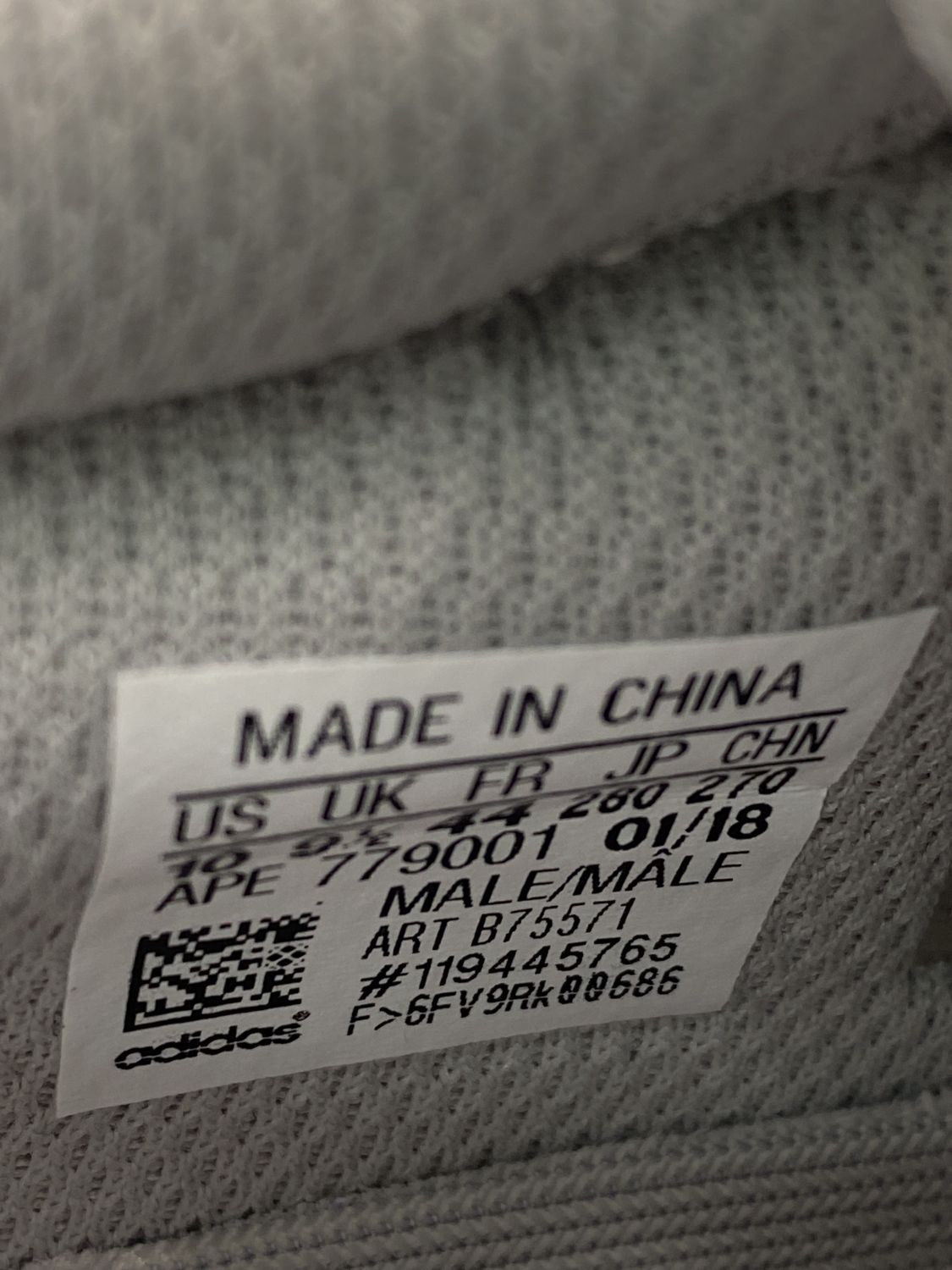Yeezy 700 wave runner size tag cheap