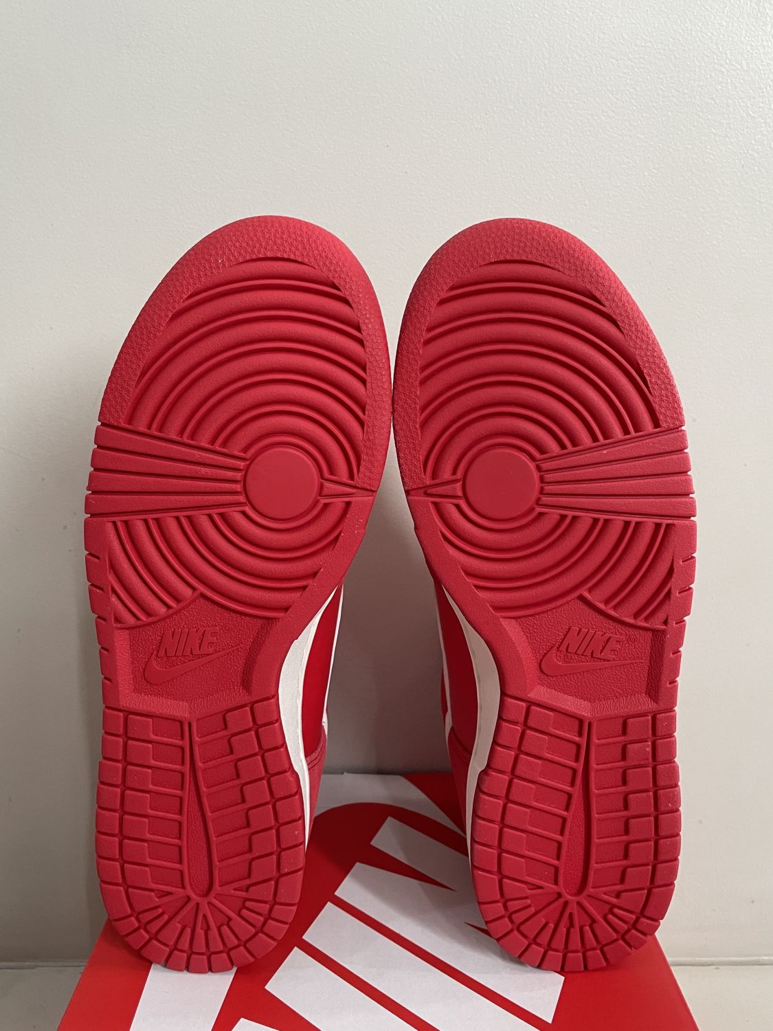 dunk high se first use red