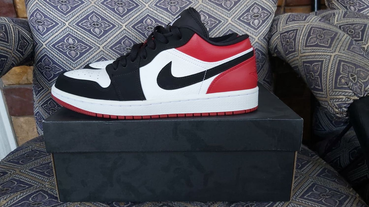 Jordan 1 low store black toe philippines