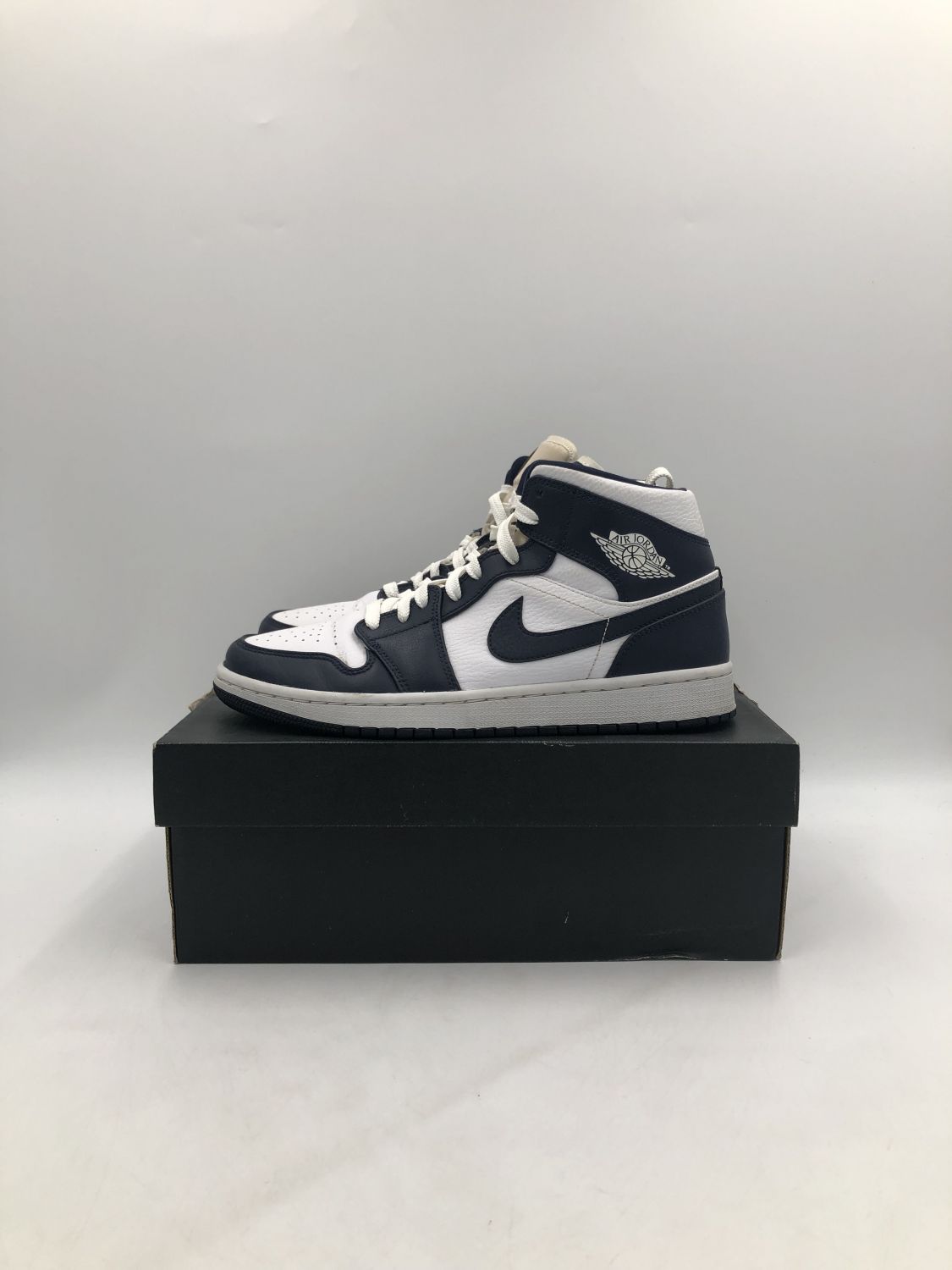 Jordan 1 Mid White Metallic Gold Obsidian | AfterMarket