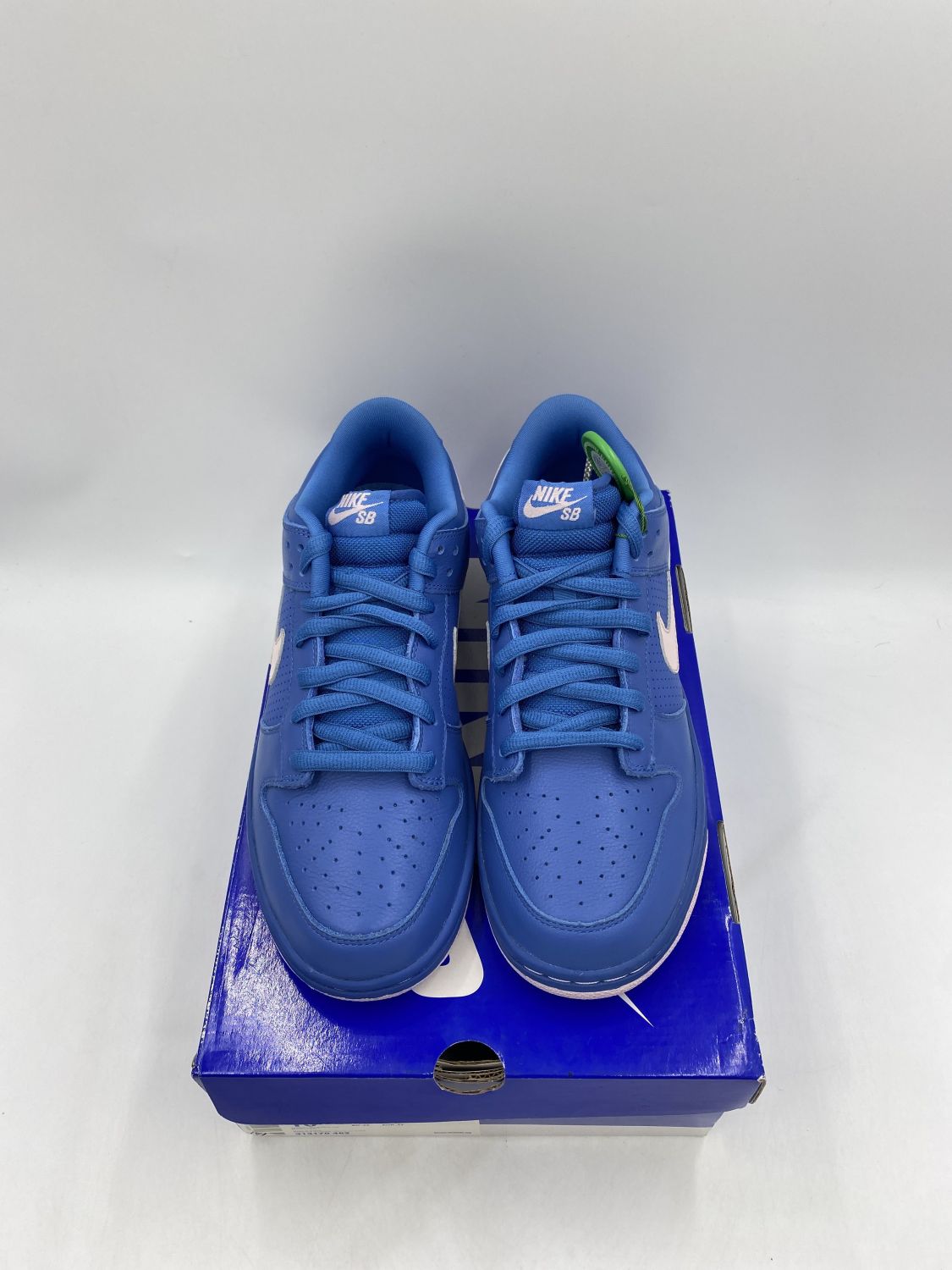 S*）様 Nike SB Dunk Low \"Varsity Blue Pink Nike Dunk Low SB - Varsity Blue - Pink Ice - SneakerNews.com