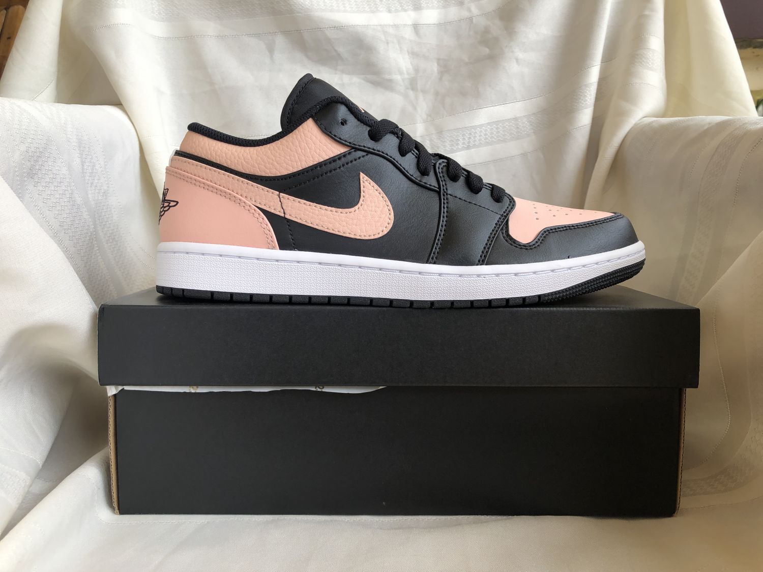 Air jordan 1 on sale crimson tint size 9