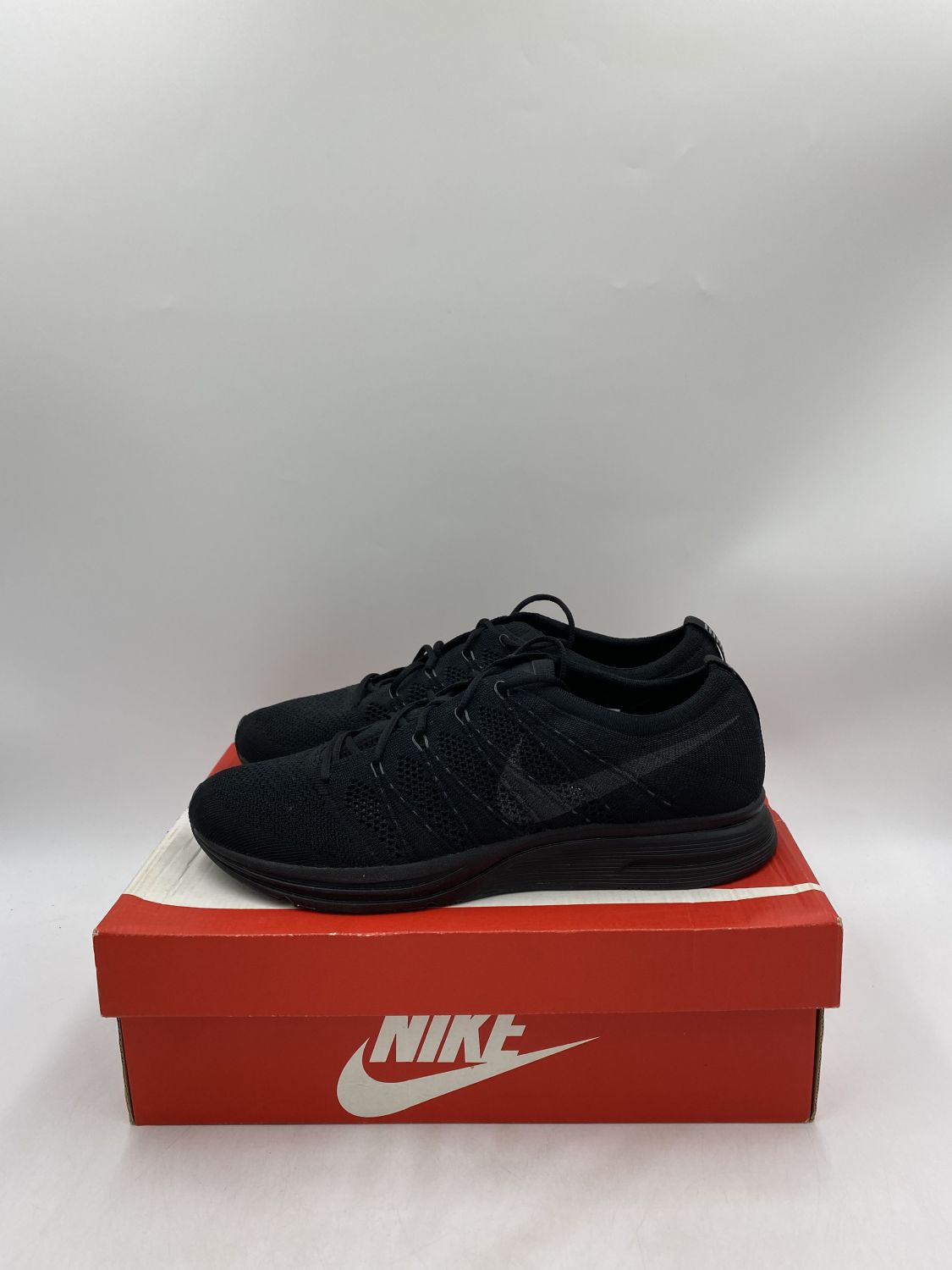 Flyknit trainer triple outlet black