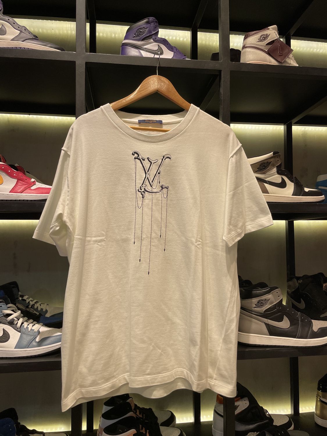 Louis Vuitton Pendant Embroidery T-Shirt, Luxury, Apparel on Carousell