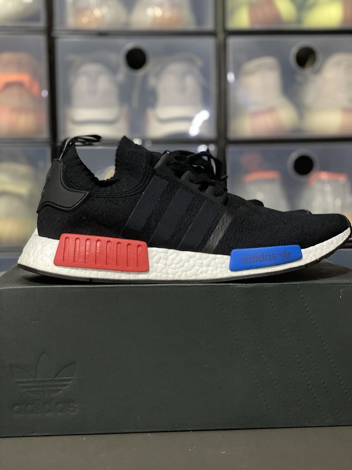 nmd r1 black lush red