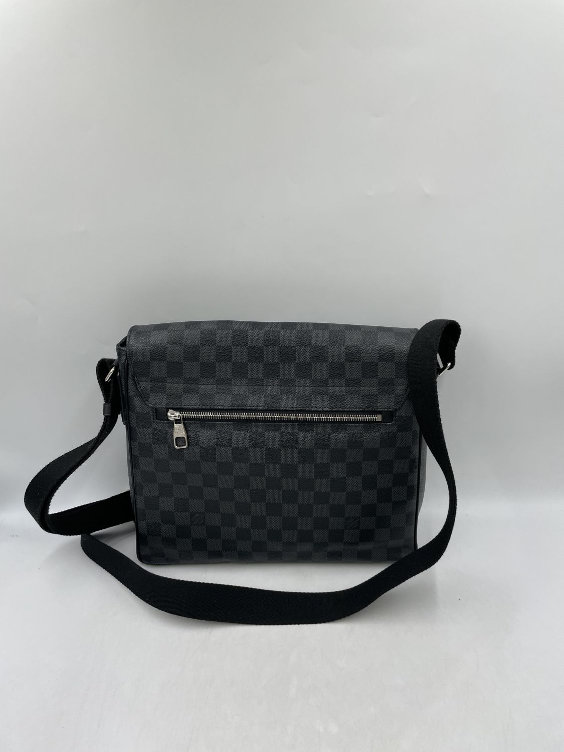 Louis Vuitton District MM Damier Graphite Messenger Bag