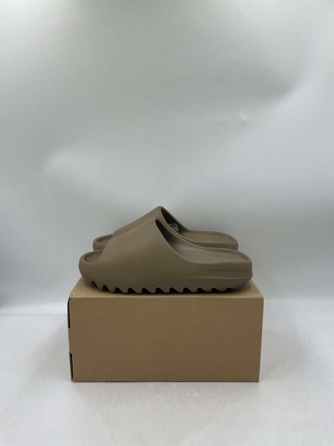 Yeezy discount earth slides