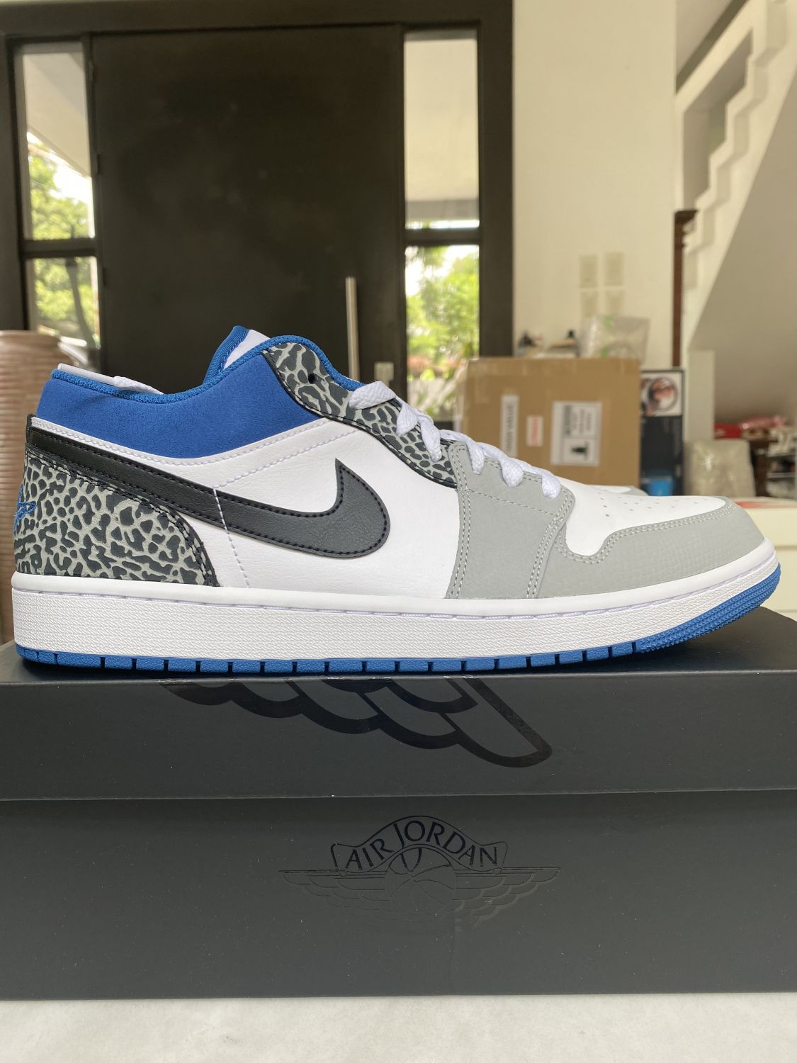 Jordan 1 hotsell low cut blue