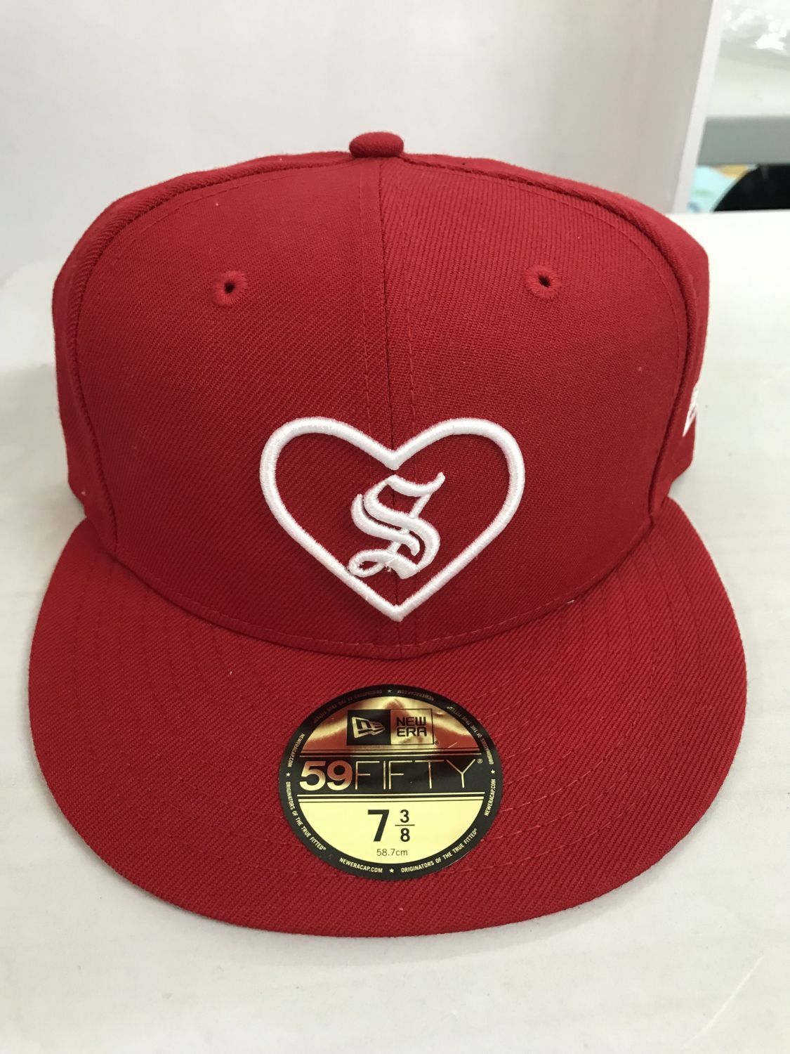 supreme heart hat