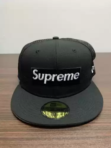 Supreme New York Yankees Box Logo New Era Pink